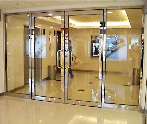 大玻璃防火門的優(yōu)勢(shì)有哪些？